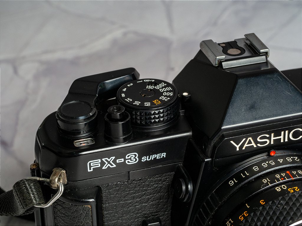 Câmera 35mm - Yashica FX-3 Super 2000 (9.7/10) + Lente 50mm f1.9 +