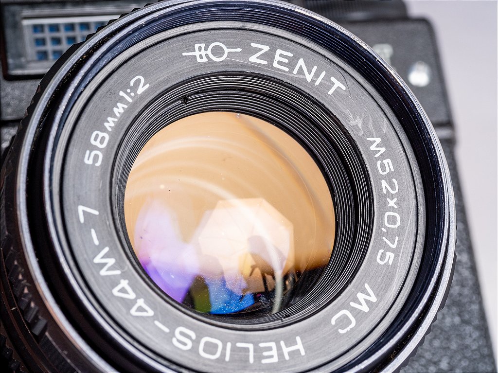 ZENIT 11・フィルムカメラ ＋ レンズhelios 58mm f2film Soviet Zenit 11 35mm SLR Film Camera with 58mm F2 Helios 44m