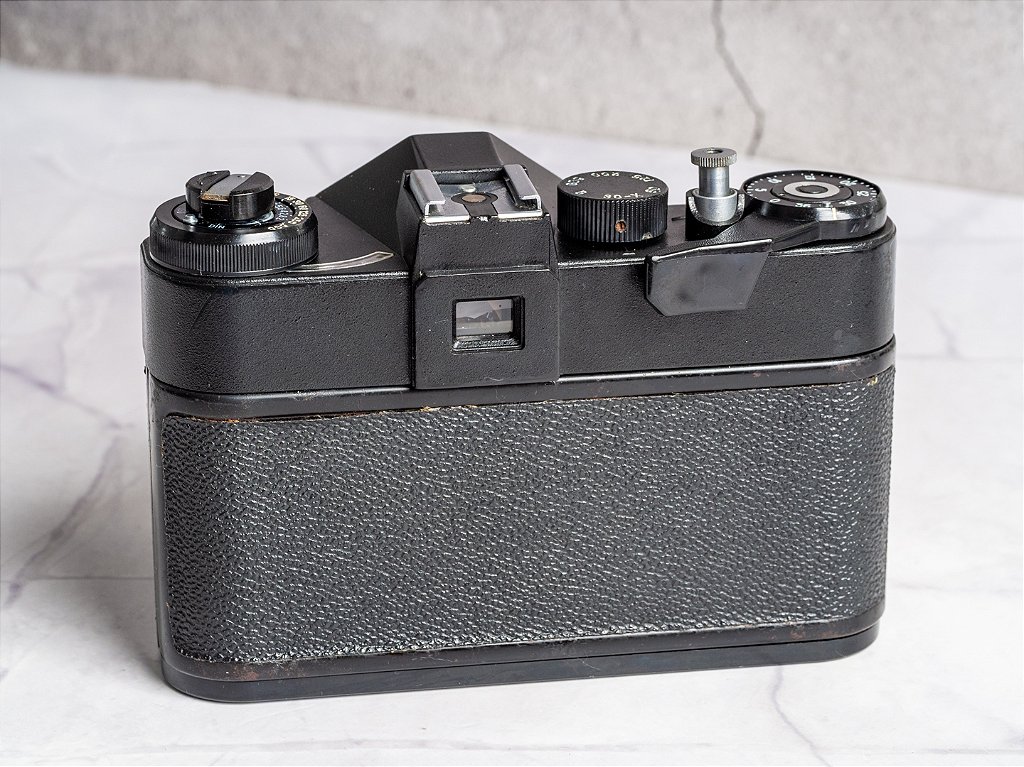 ZENIT 11・フィルムカメラ ＋ レンズhelios 58mm f2film Soviet Zenit 11 35mm SLR Film Camera with 58mm F2 Helios 44m