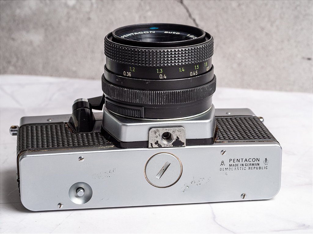 Câmera 35mm - Praktica Super 1000 (9/10) + Lente Pentacon 50mm f1