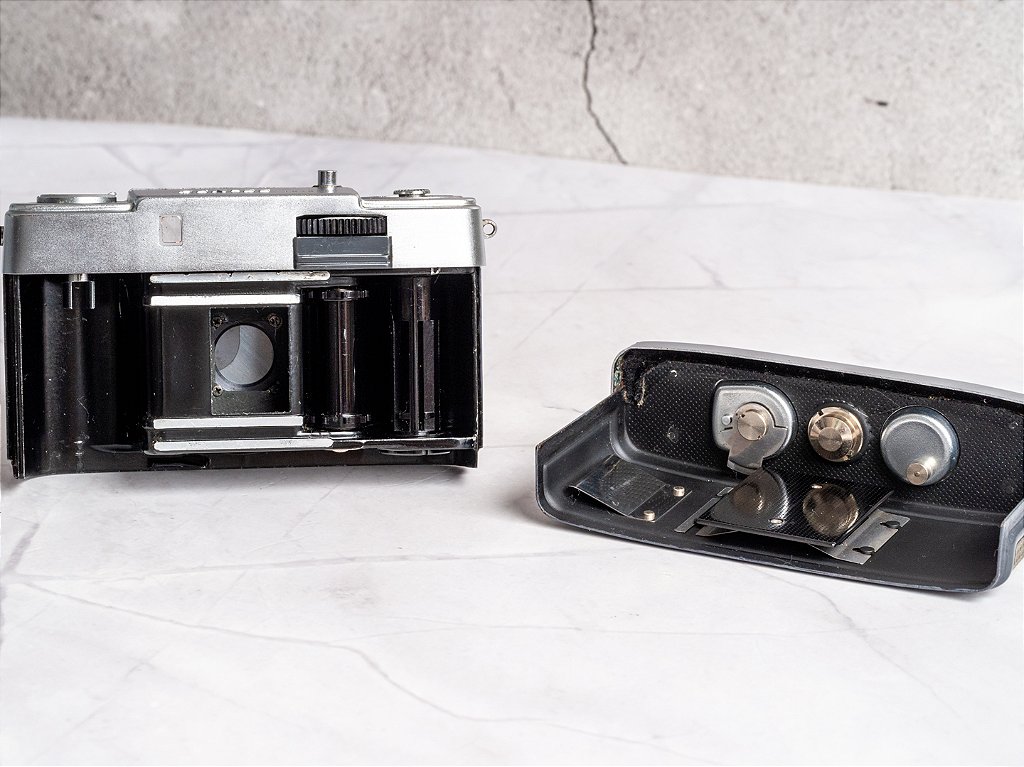 Câmera 35mm - Olympus Pen EE S (9/10) + Alça de Punho e Pescoço +