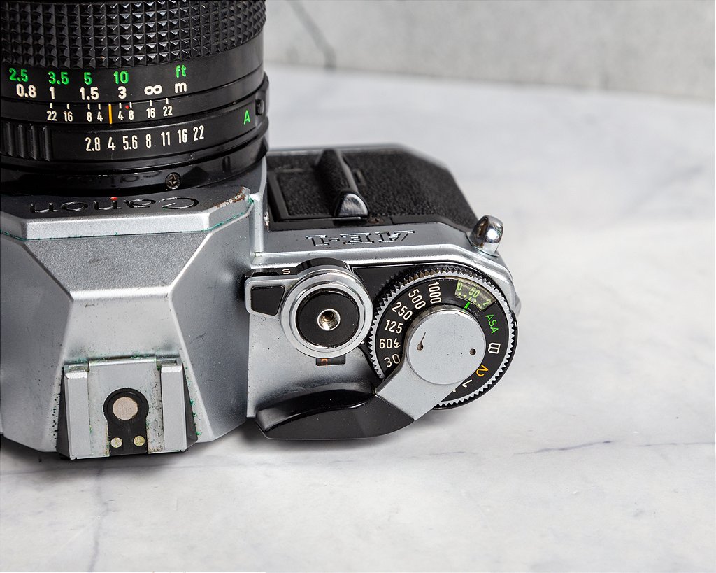 Câmera 35mm - Canon AE-1 (9/10)+ Lente 35mm f2.8 (8.8/10)+ Alça