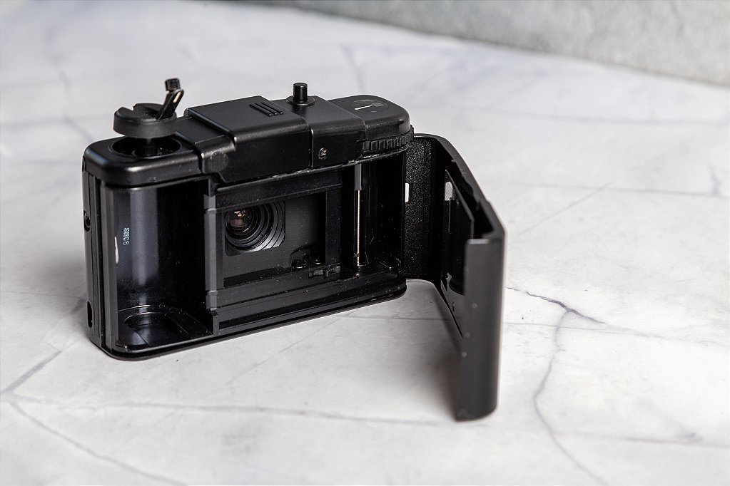 Câmera 35mm - Olympus XA-1 + Flash A9M (9.5/10) + Filme e Pilha