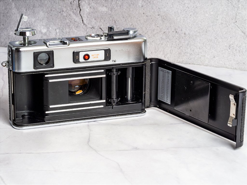 Câmera 35mm - Yashica Electro 35 GS (9.9/10) + Alça + Filme +