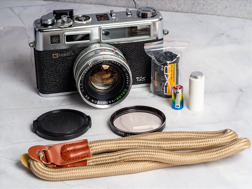 Câmera 35mm - Yashica Electro 35 GS (9.9/10) + Alça + Filme +