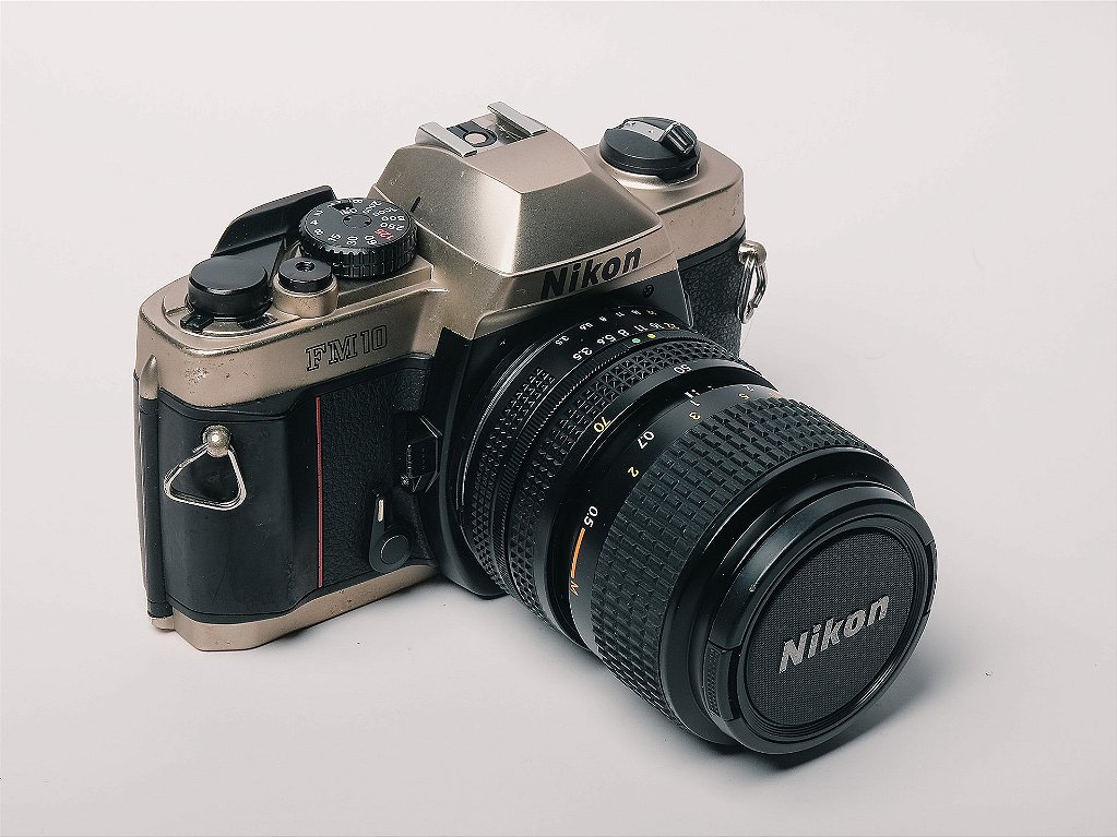 Câmera 35mm - Nikon FM10 (9.2/10) + Lente 35-70mm + Alça + Filme