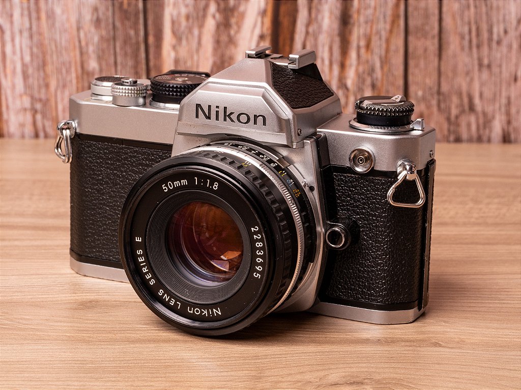 Câmera 35mm - Nikon FM (9.8/10) + Lente 50mm f/1.8 + Acessórios +