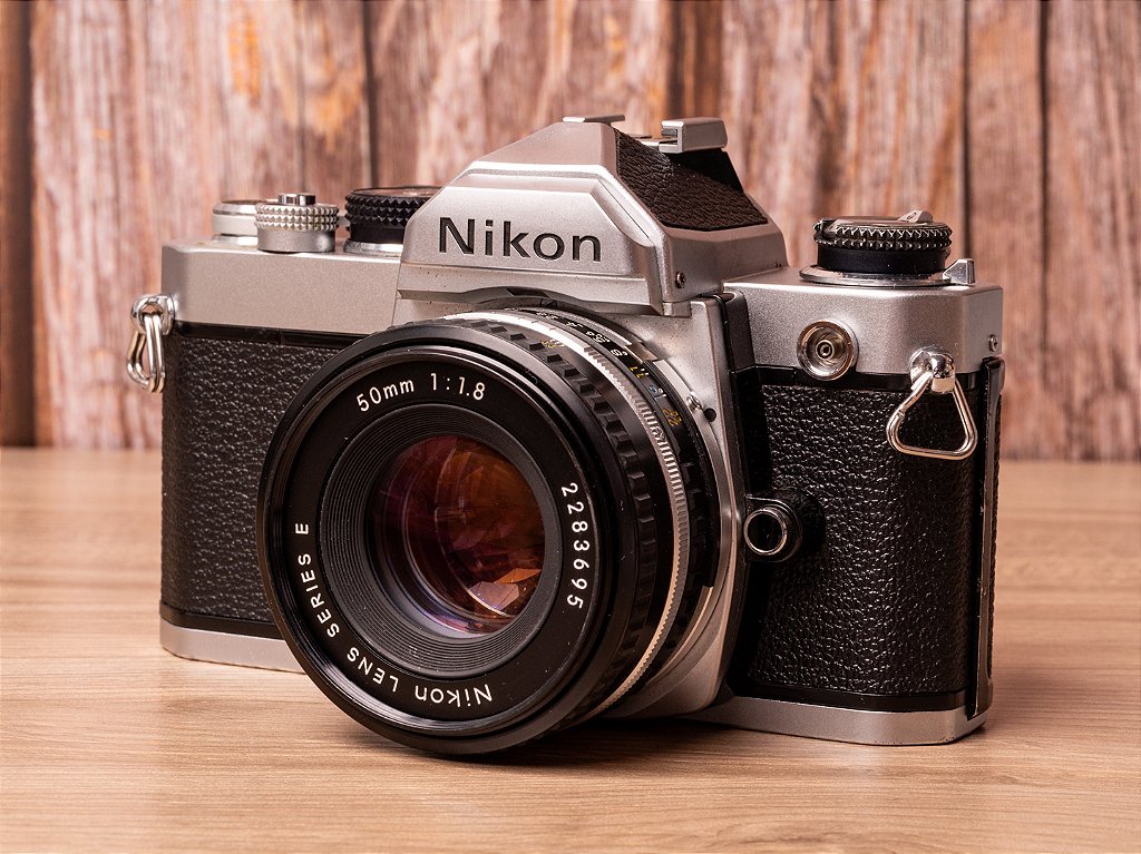 Câmera 35mm - Nikon FM (9.8/10) + Lente 50mm f/1.8 + Acessórios +