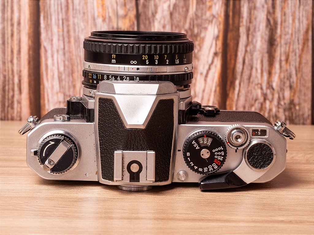 Câmera 35mm - Nikon FM (9.8/10) + Lente 50mm f/1.8 + Acessórios +