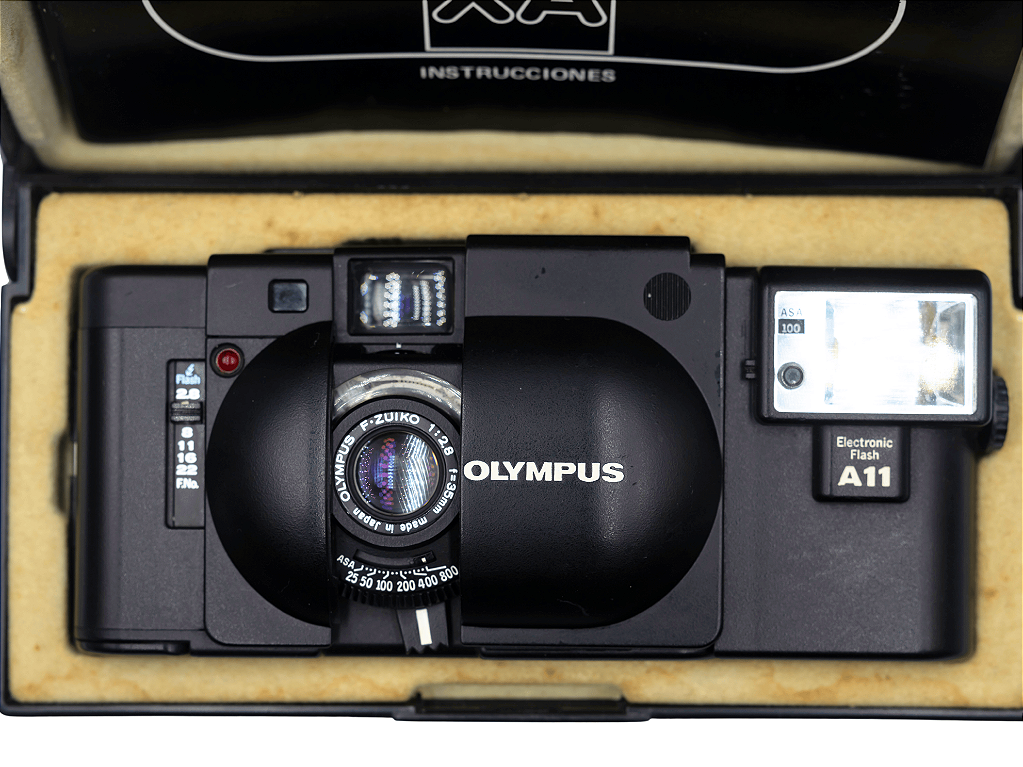 Câmera 35mm - Olympus XA + Flash A11 + Estojo - 9.5/10 - Foto com