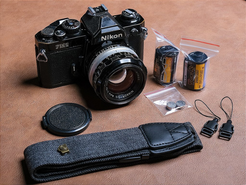 Câmera 35mm - Nikon FM2 + Lente 50mm f/1.4 + 2 Filmes - Foto com Filme