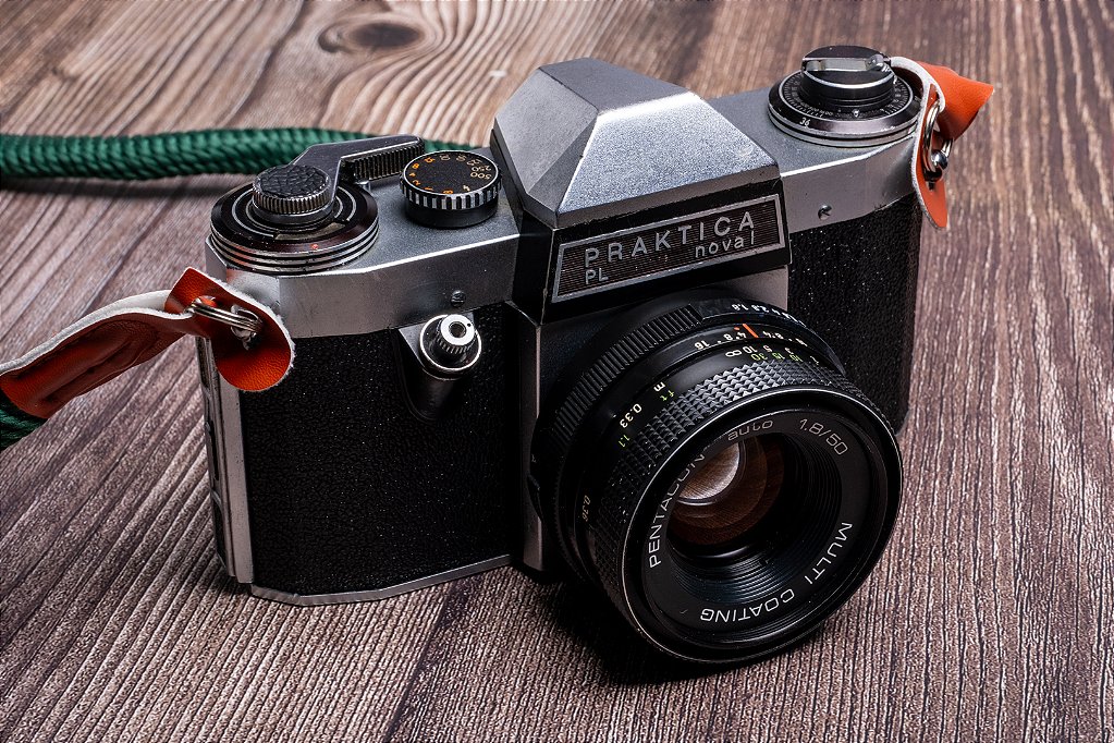 Câmera 35mm - Praktica PL Nova I (9/10) + Lente 50mm f/1.8 (9/10