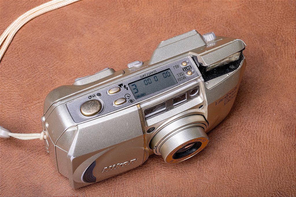 Câmera 35mm - Nikon Lite Touch Zoom 130ED (9.4/10) + Bateria +