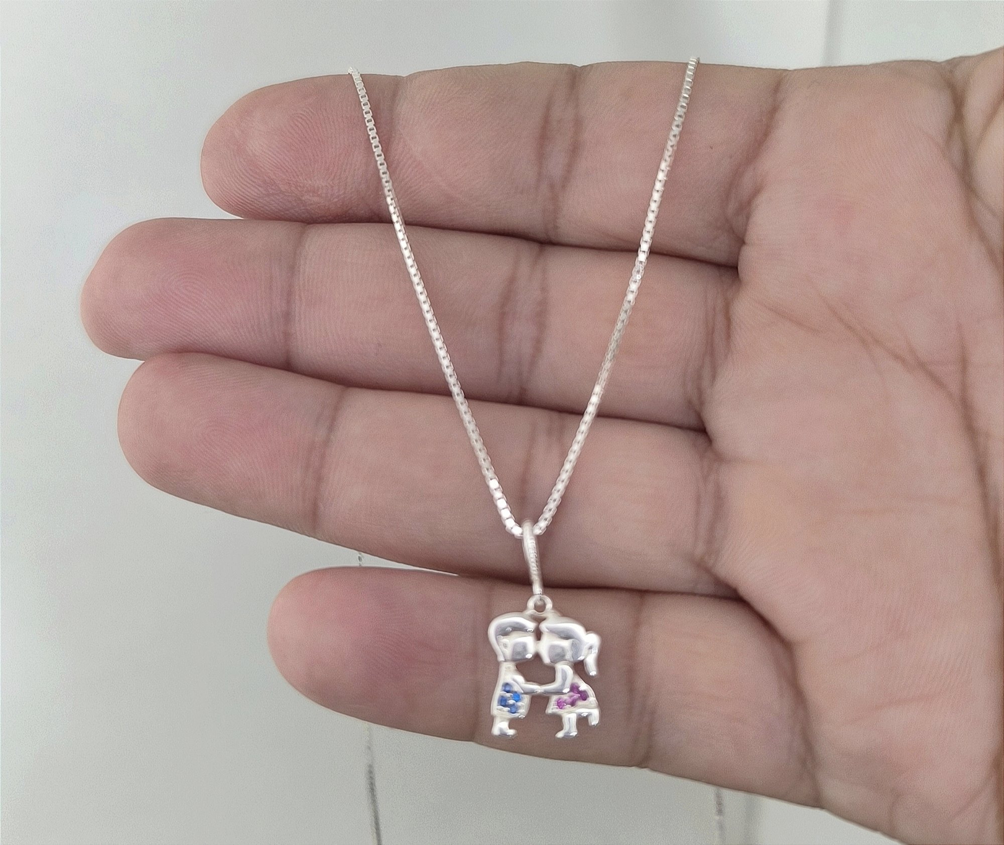 Colar com pingente casal colorido prata 925