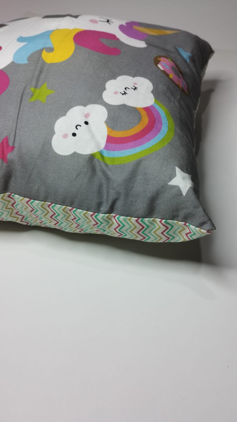 Almofada infantil unicórnio cinza