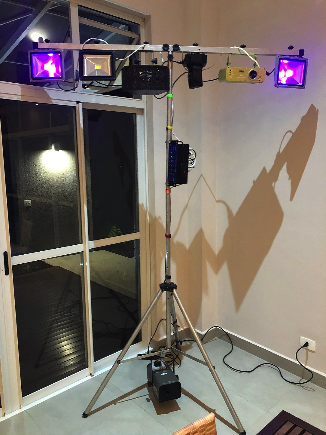 (PROMOÇÃO) Kit Mega + 2 Refletores de Luz Negra (Grátis) [Aluguel 24h]