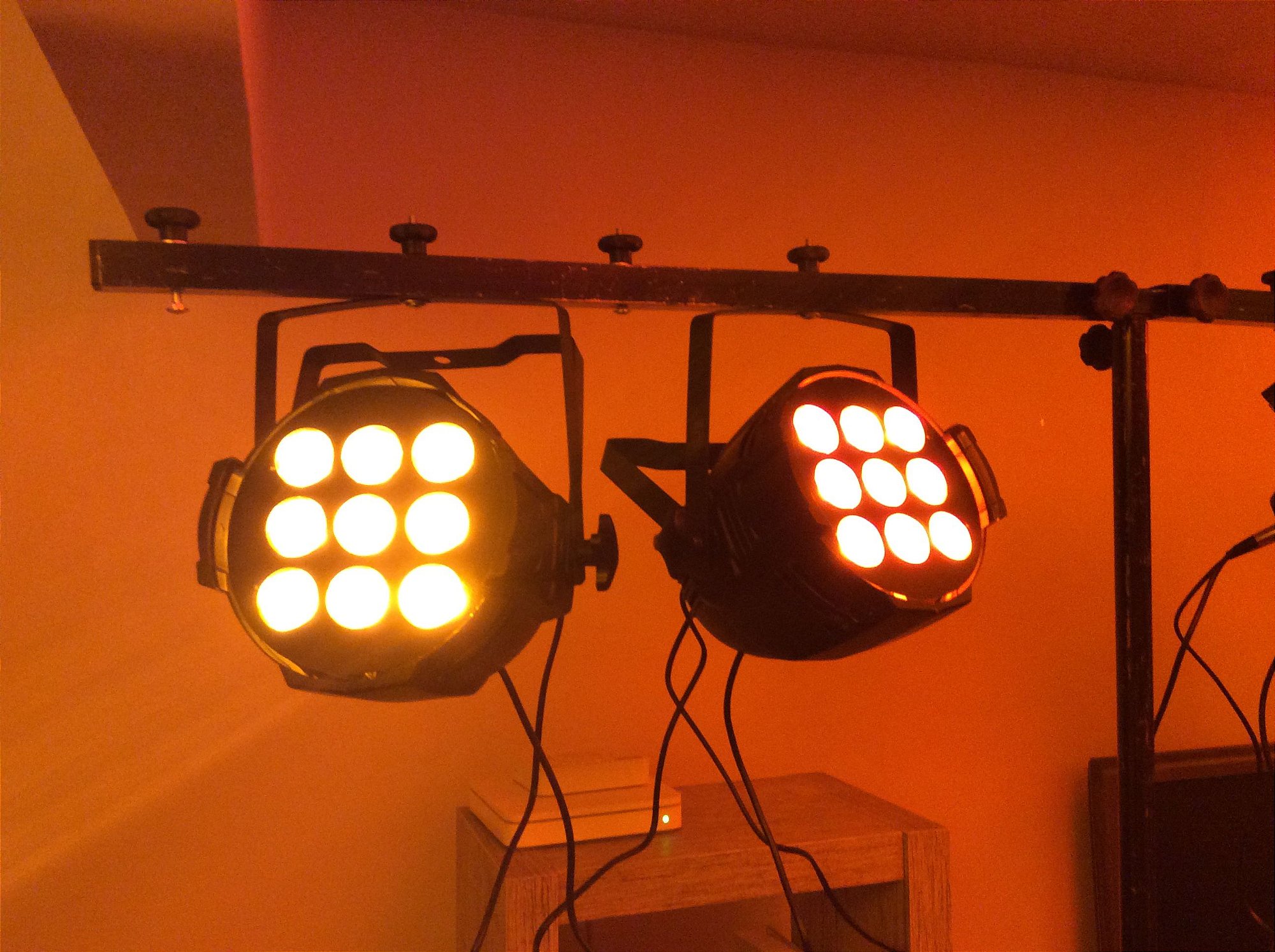 Kit 4 x Optipar LED [Modelo 9-Leds de 18W] (Aluguel 24h)