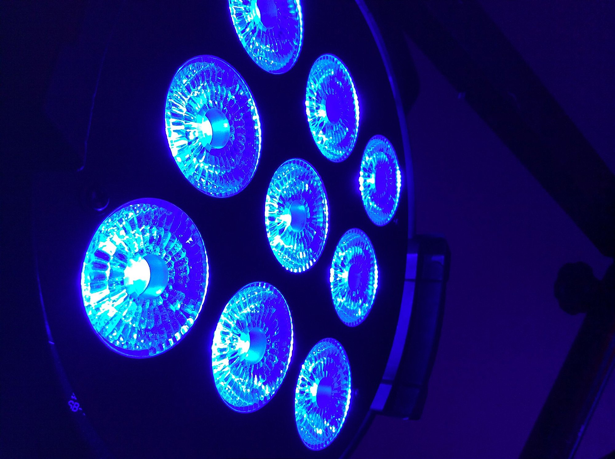 Kit 4 x Optipar LED [Modelo 9-Leds de 18W] (Aluguel 24h)