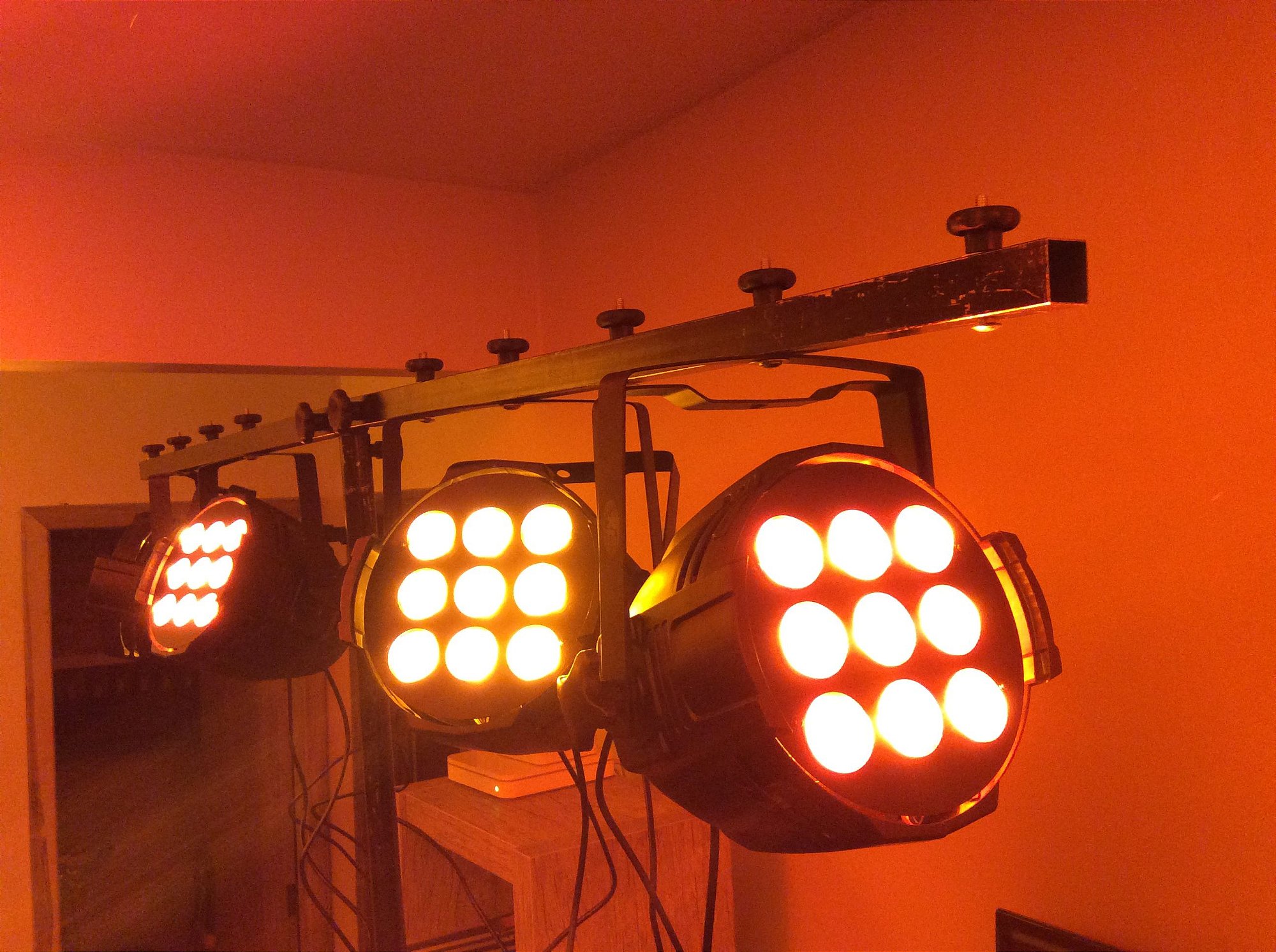 Kit 4 x Optipar LED [Modelo 9-Leds de 18W] (Aluguel 24h)