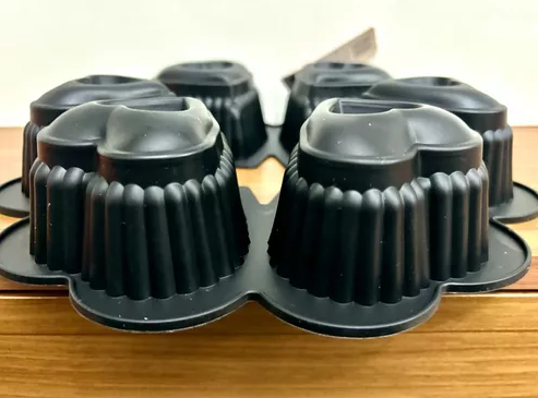 FORMA DE SILICONE PARA CUPCAKE CORAÇÃO 25X25CM - RIO TIJUCAS