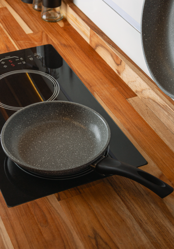 FRIGIDEIRA DE INDUÇÃO EM ALUMÍNIO COM REVESTIMENTO CERÂMICO CINZA GRANILITE 20CM - WOLFF