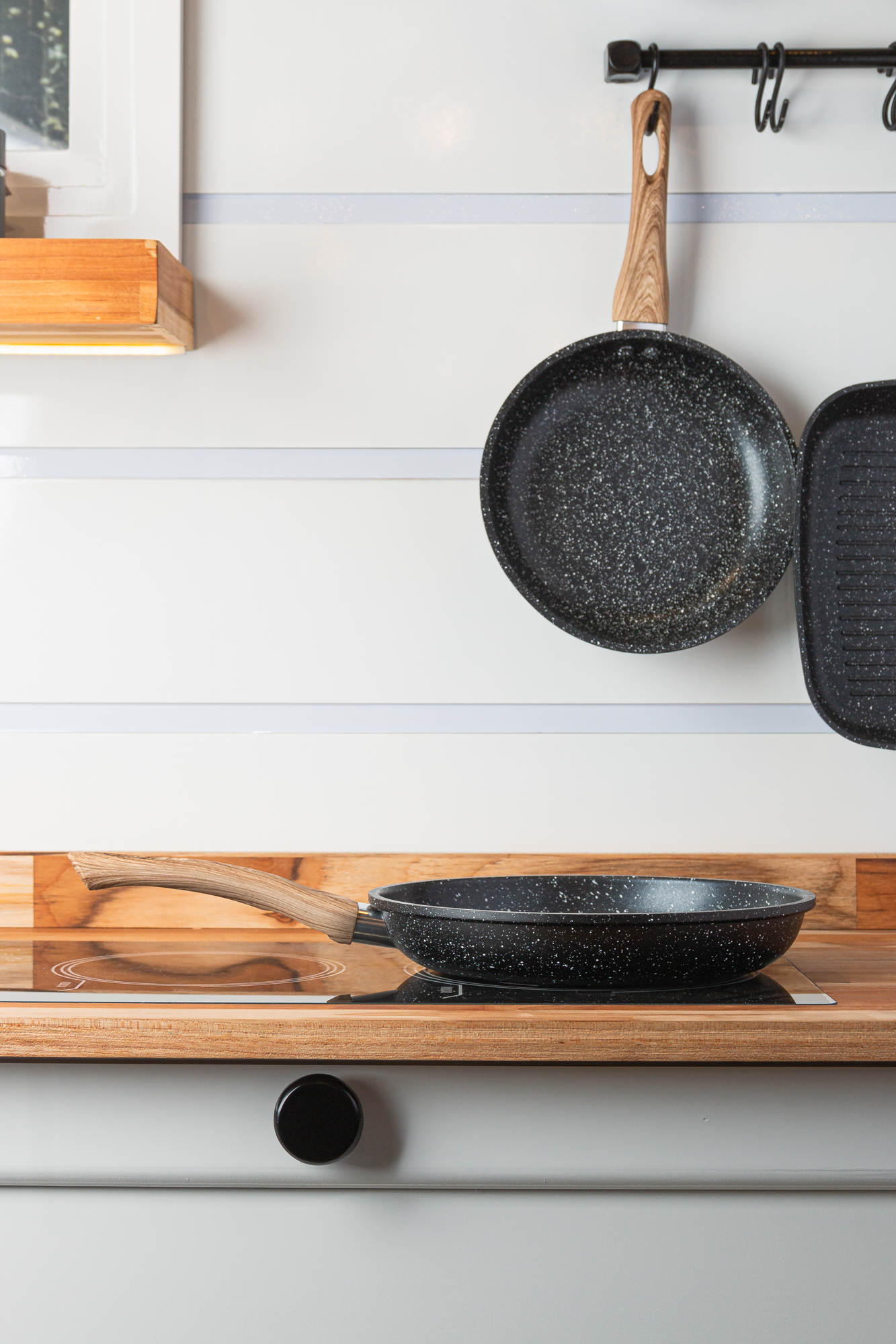FRIGIDEIRA DE INDUÇÃO EM ALUMÍNIO COM REVESTIMENTO CERÂMICO GRANILITE PRETA 24CM - WOLFF