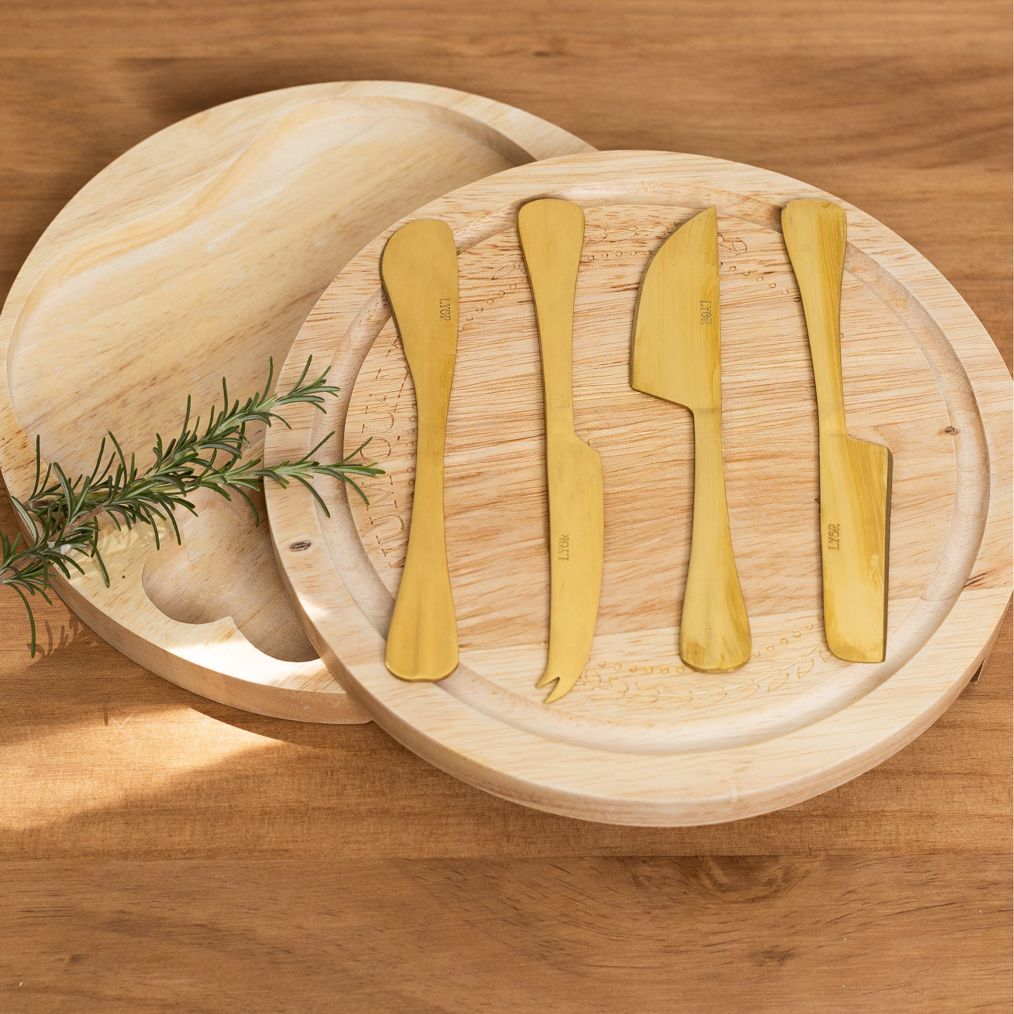 CONJUNTO 4 FACAS PARA QUEIJO POSITANO DE INOX DOURADO - LYOR