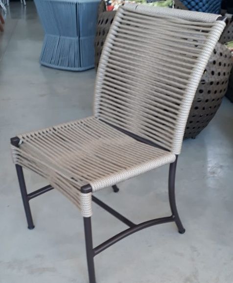AJ              K7- Conjunto de mesa e 4 cadeiras Belle