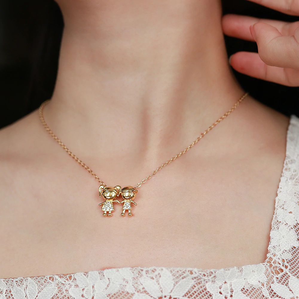 Colar Dois Filhos / Dois Meninos /  Cravejado. Pingente- Semijoia Banhada a Ouro 18k