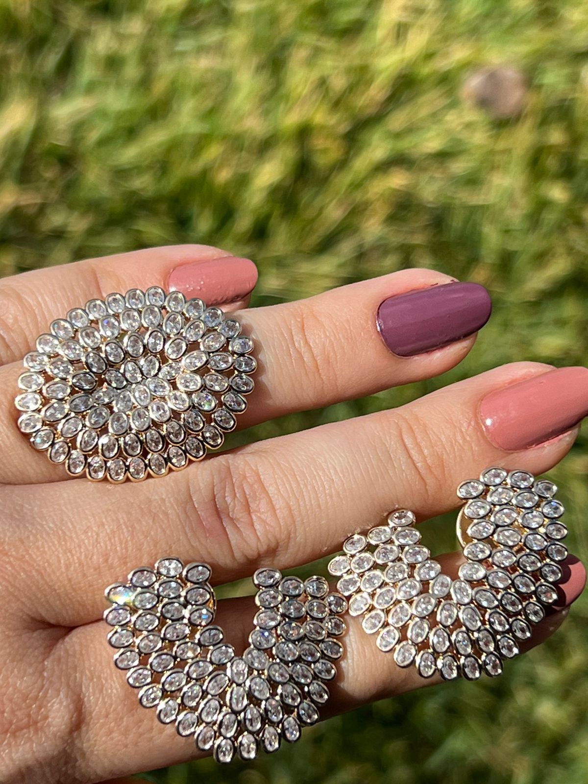 Conjunto Gleice Brinco mais Anel Pura Elegância - Cravação Inglesa de Zircônias - Semijoia Banhada Ouro 18k