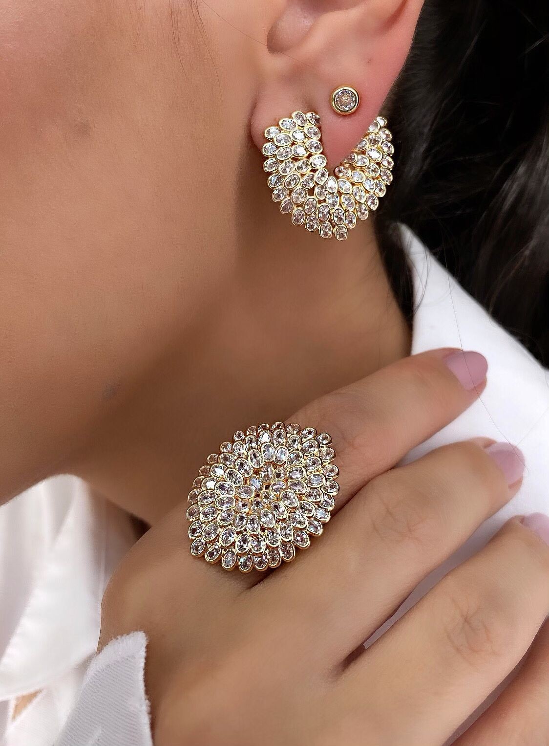 Conjunto Gleice Brinco mais Anel Pura Elegância - Cravação Inglesa de Zircônias - Semijoia Banhada Ouro 18k