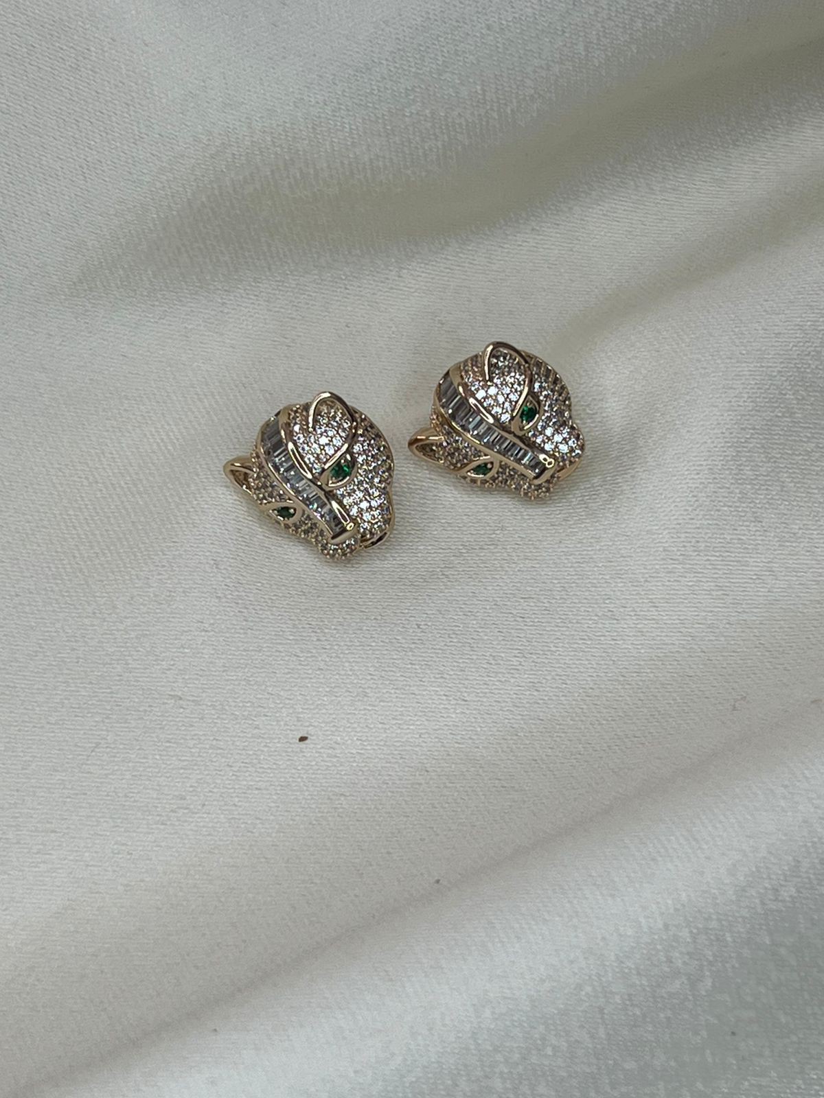 Conjunto Pantera Negra Luxo Preta ou Cristal Todo Cravejado- Semijoia Banhada Ouro 18K