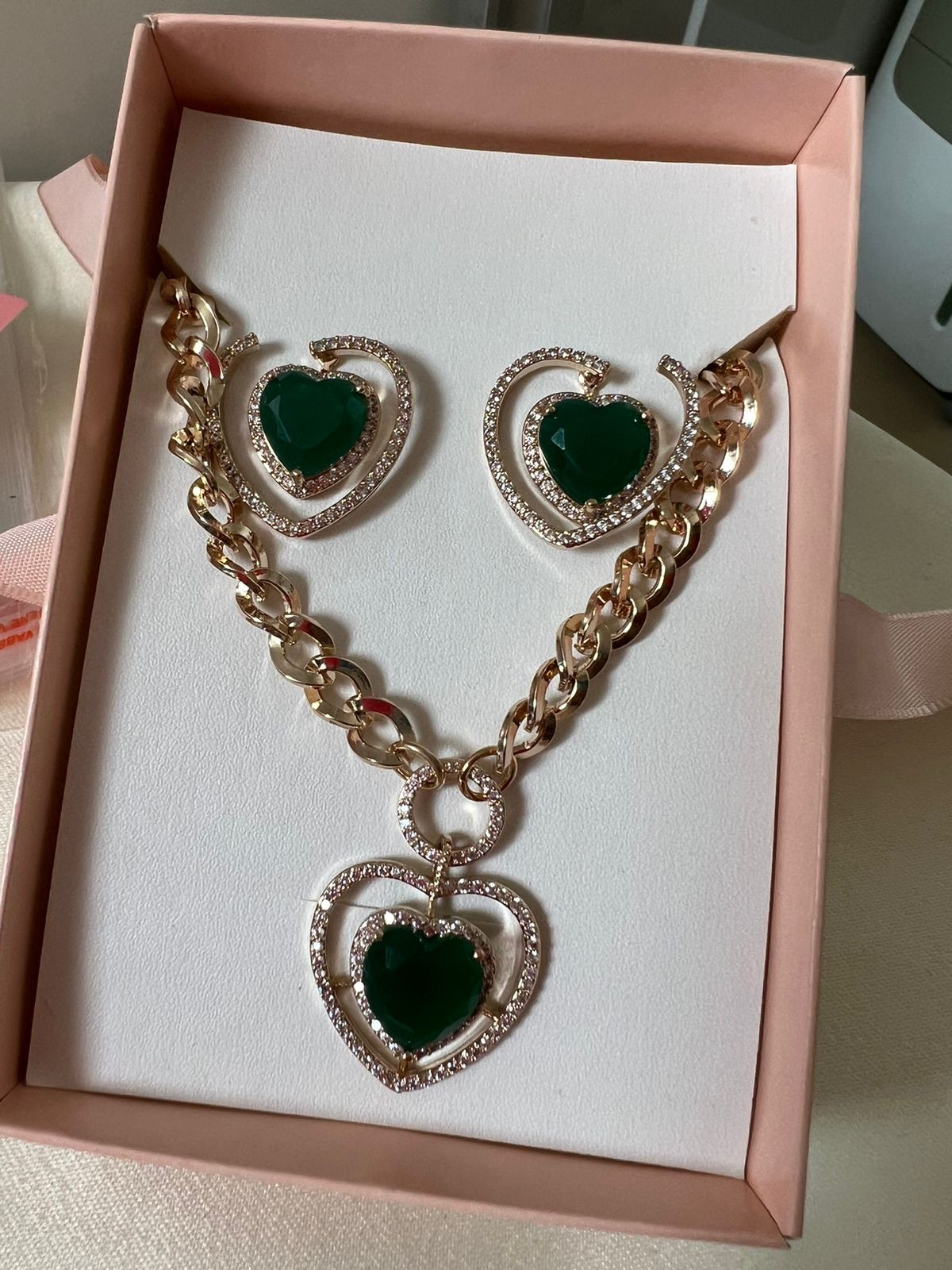 Conjunto Coração Luxo Brinco 2 em 1 Detalhe Cravejado e pedra Rosé/Verde - Semijoia Banhada Ouro 18K