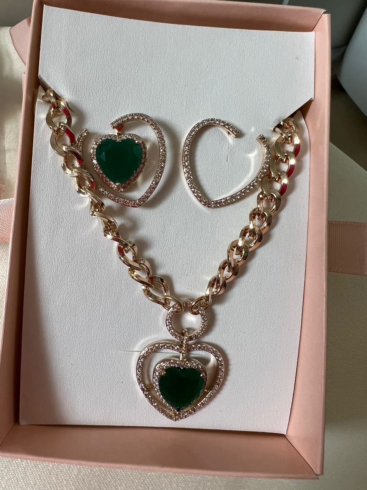 Conjunto Coração Luxo Brinco 2 em 1 Detalhe Cravejado e pedra Rosé/Verde - Semijoia Banhada Ouro 18K