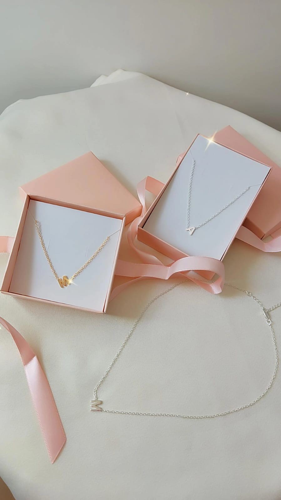 Colar Com Letra/ Inicial Personalizado - Semijoia Banhada em Ouro 18K ou no Banho Prata