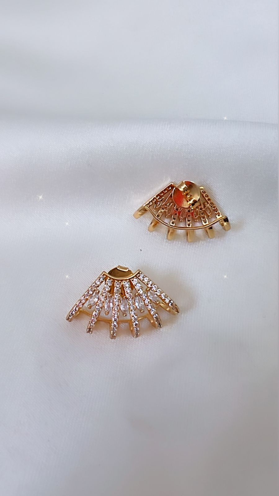 Brinco Ear Cuff Todo Cravejado em Zircôneas- Semijoia Banho Ouro 18K