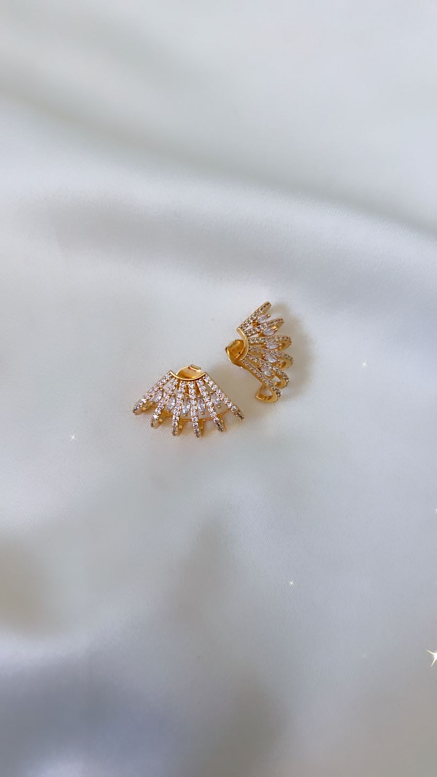 Brinco Ear Cuff Todo Cravejado em Zircôneas- Semijoia Banho Ouro 18K