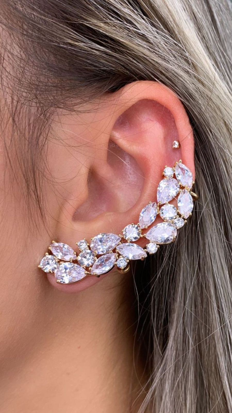 Brinco Ear Cuff Cravejado em Zircônias Cristal no Banho de Rodio - Semijoia Banho de Rodio