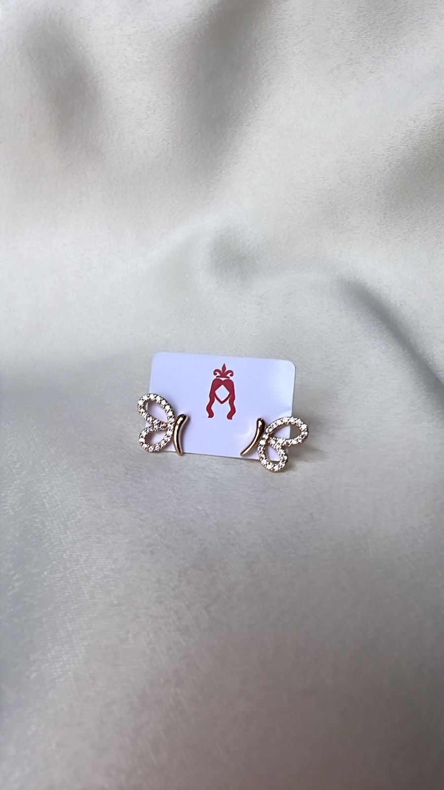 Brinco Borboleta Micro zircônias Cravejado Pequeno- Semijoia Banhada no Ouro 18K