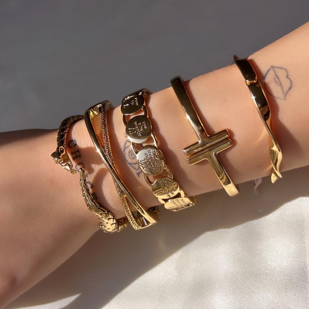 Braceletes Lisos e Trabalhados/ Pulseiras - Semijoias Banhada a Ouro 18K
