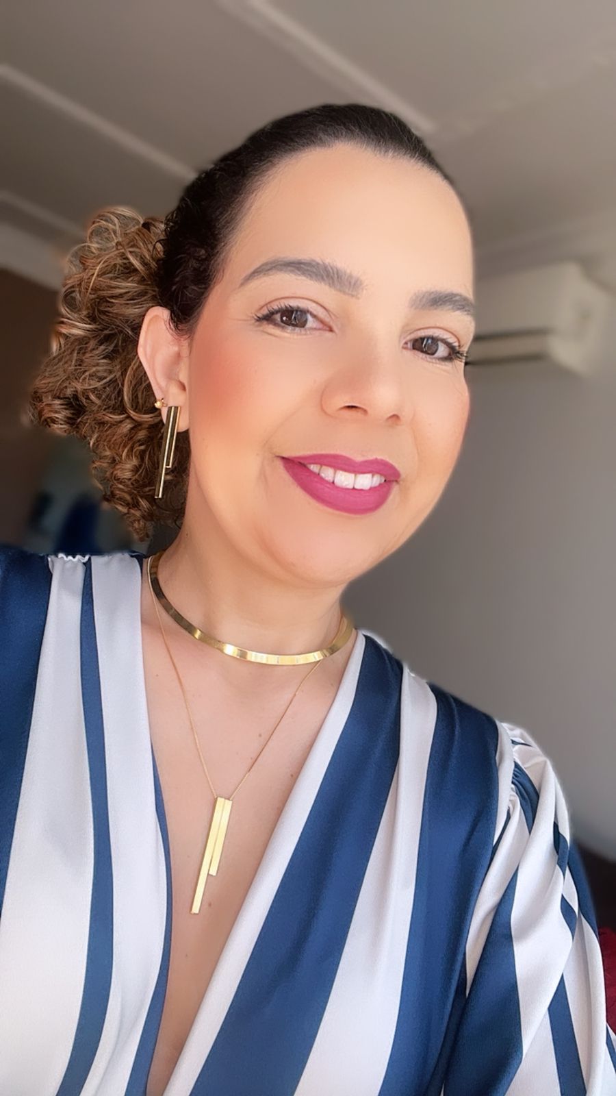Conjunto Dois Palitos - Colar -  Brinco - Gravatinha Ajustável - Semijoia Banhada a Ouro 18K