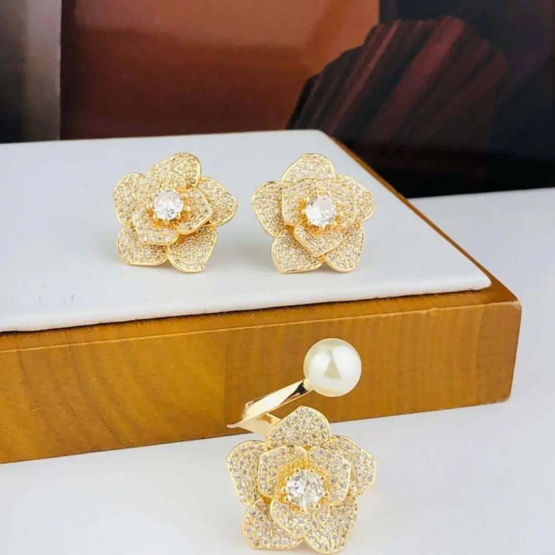 Conjunto Flor Cravejada - Zircônia - Anel com Pérola- Semijóia Banhada a Ouro 18K
