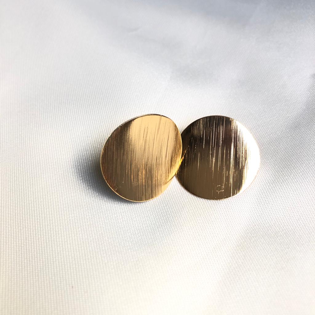 Brinco Circular Frontal Lixado- Banhado a Ouro 18K - Semijoia