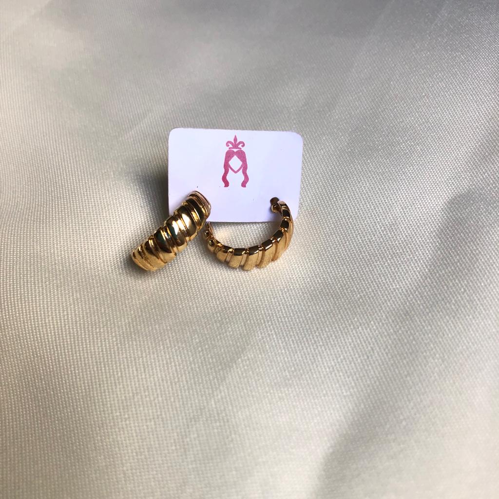 Brinco Argola Lisa Trabalhada Pequena - Banhado a Ouro 18K - Semijoia
