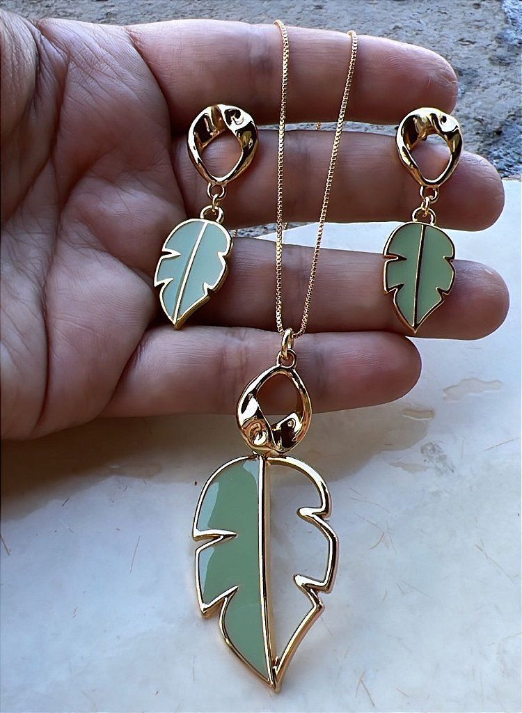 Conjunto Orgânico Folha Verde - Brinco e Colar Longo - Semijoia Banhada a Ouro