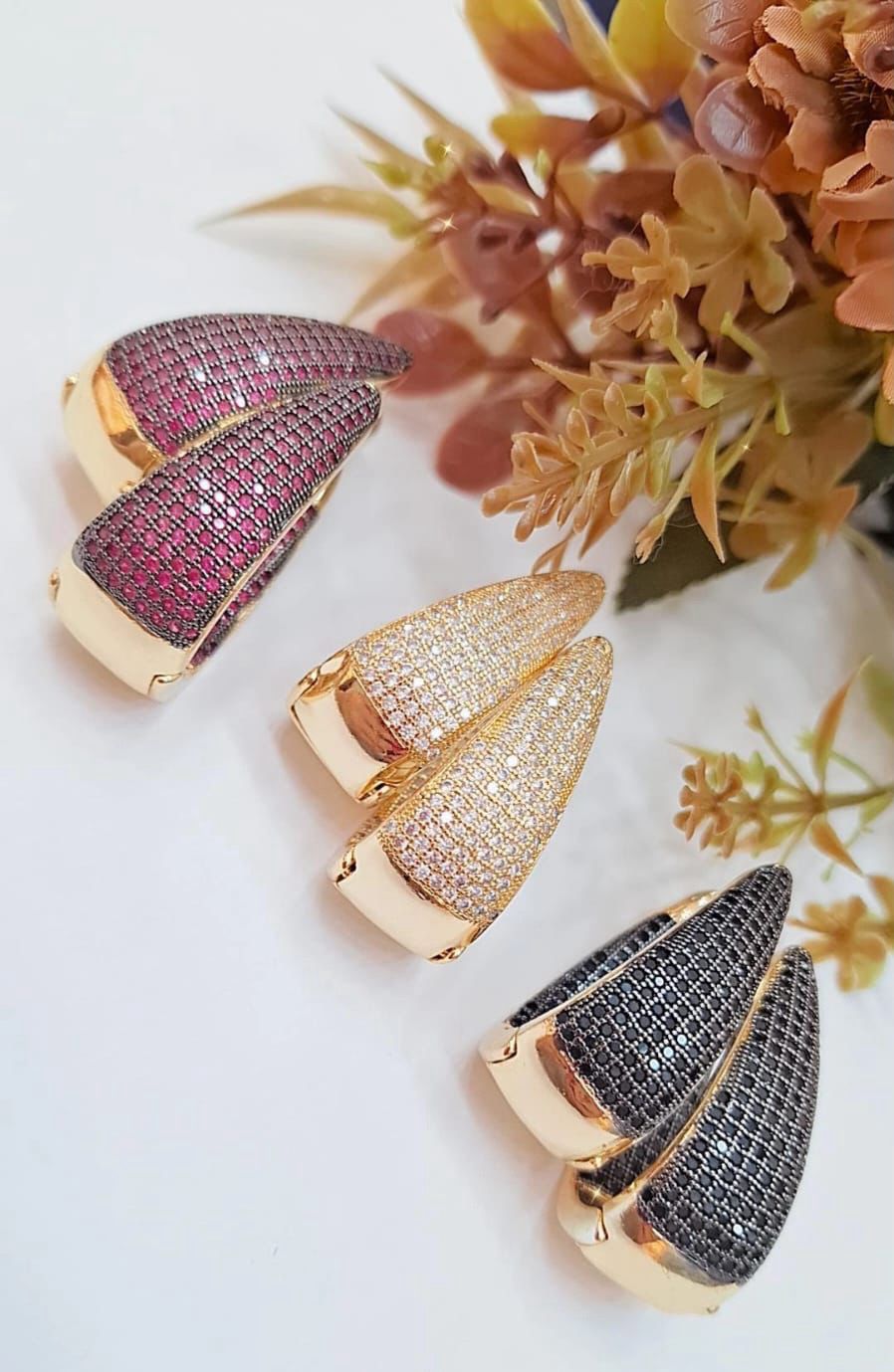 Brinco Argola Grande Gota Cravejado Zircônias Pretas - Semijoias Banhadas em Ouro 18k