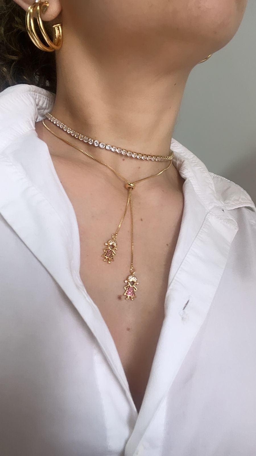 Colar Duas Filhas / Duas Meninas / Cravejado / Gravata / Pingente- Semijoia Banhada a Ouro 18k
