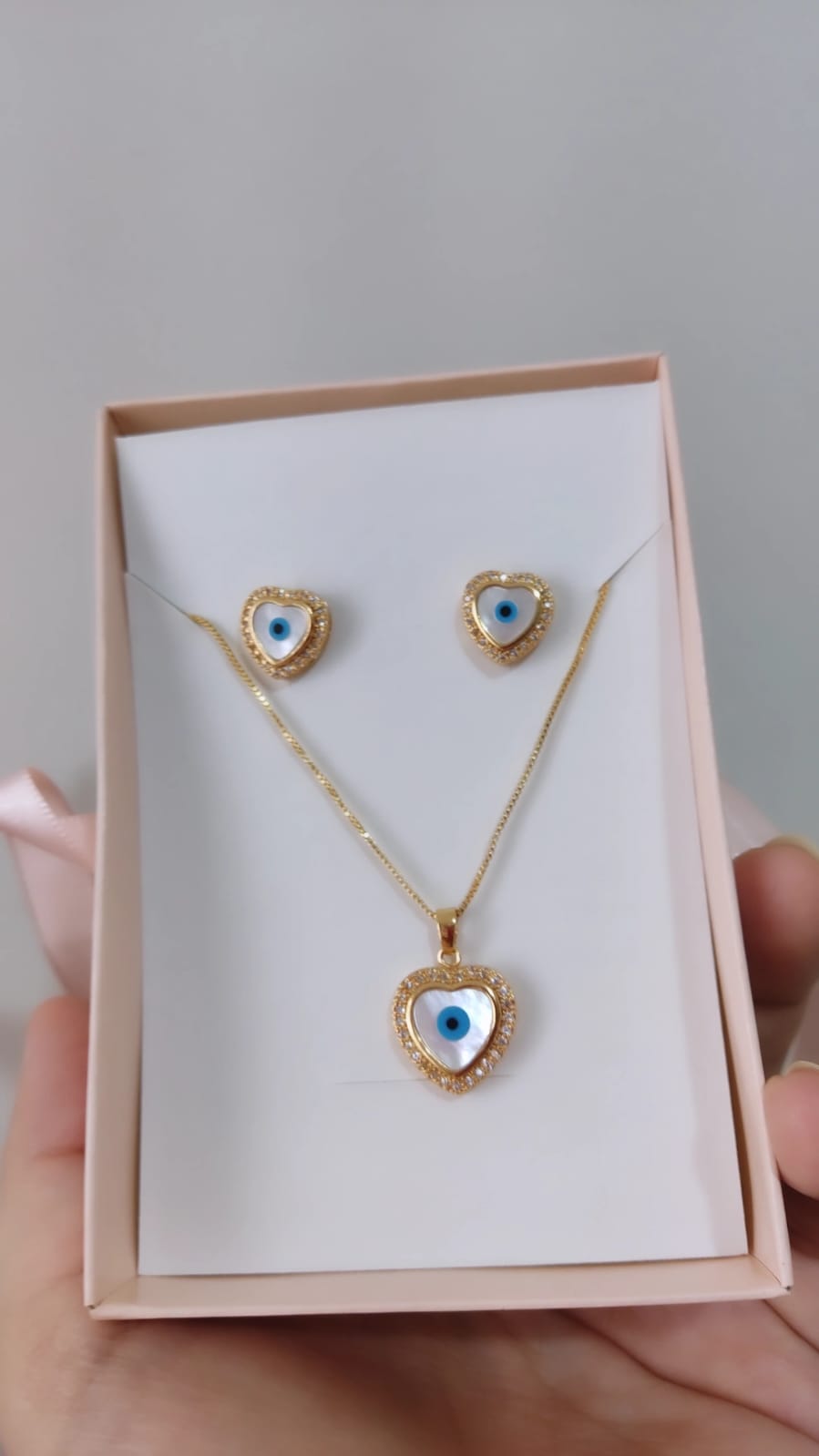 Conjunto Olho Grego em Coração de Madre Pérola Cravejado  - Colar e Brinco  - Semijoia Banhada a Ouro 18K