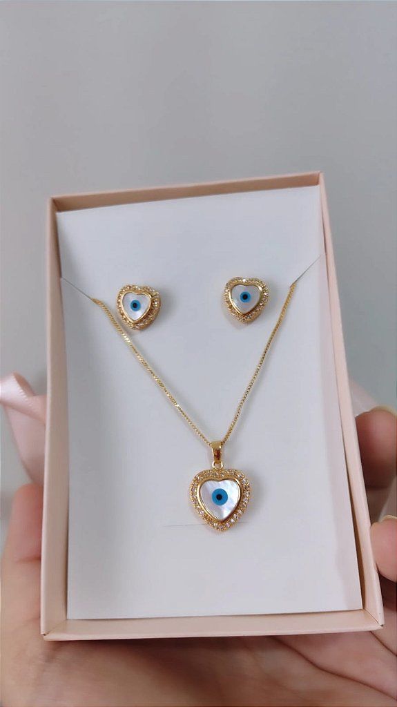 Conjunto Olho Grego em Coração de Madre Pérola Cravejado  - Colar e Brinco  - Semijoia Banhada a Ouro 18K
