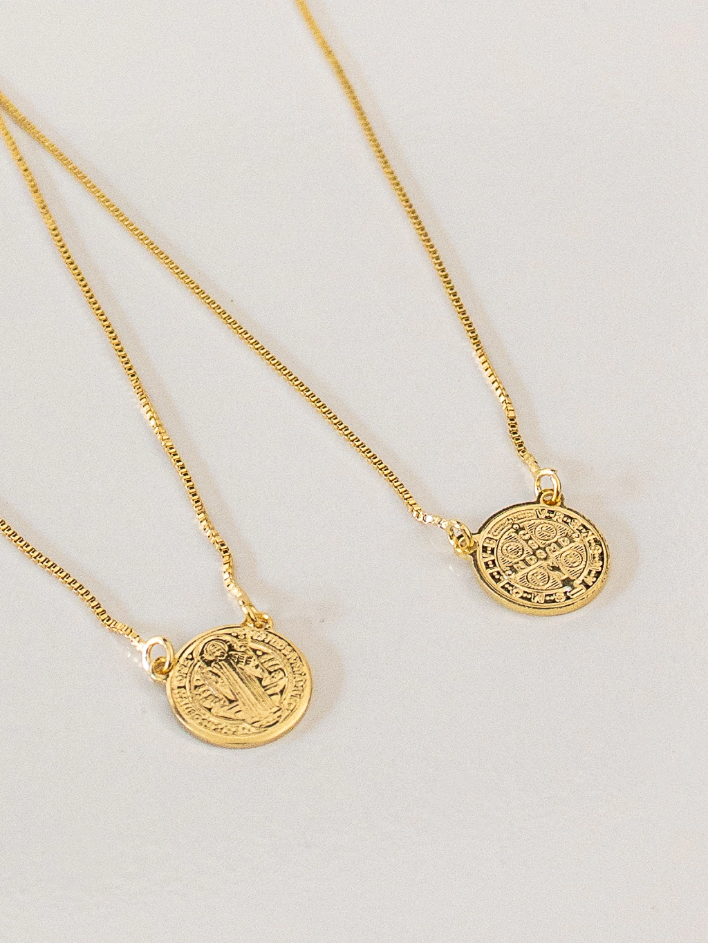 Colar Escapulário São Bento com Cruz- Banhado em Ouro 18K